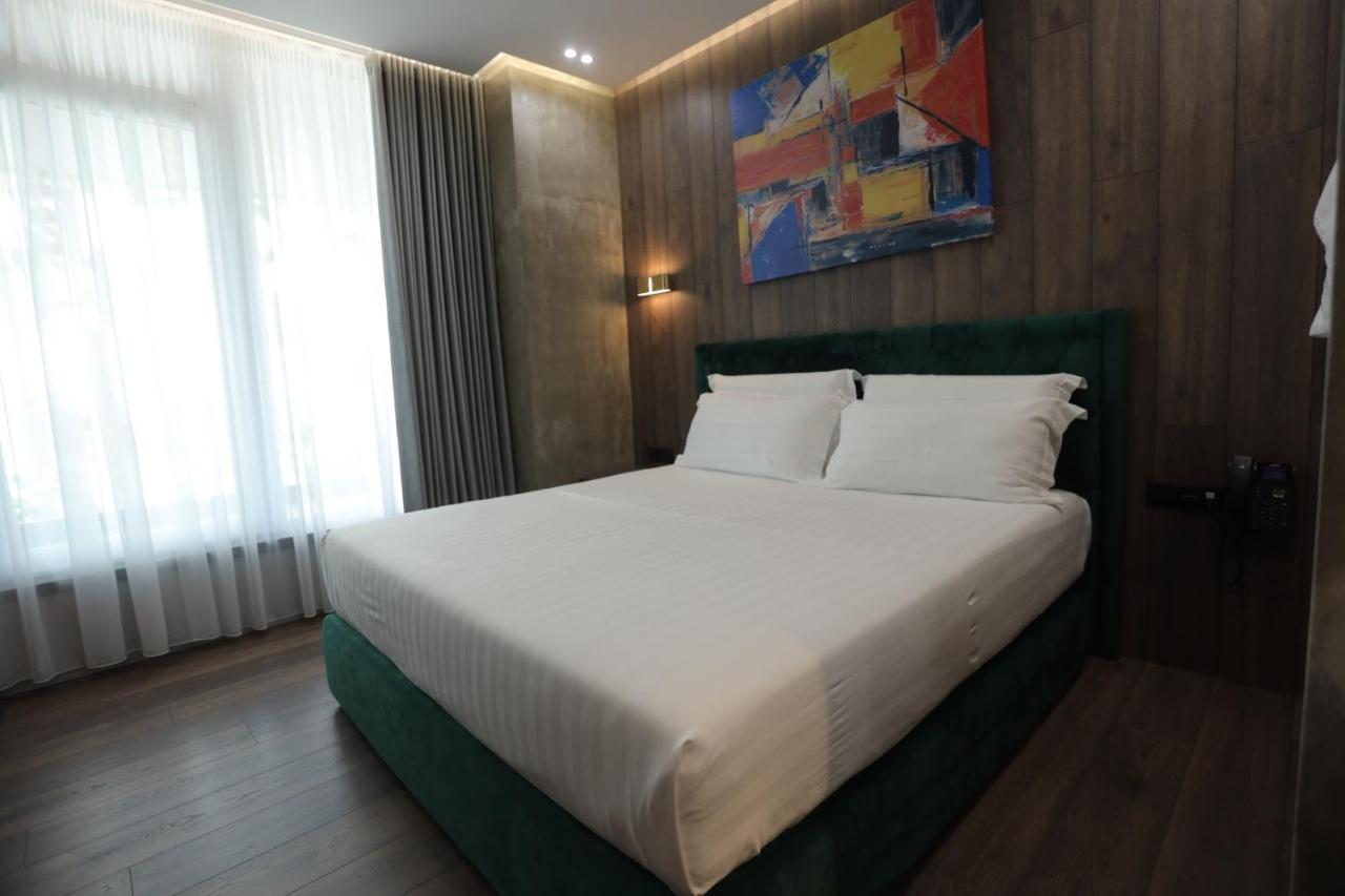 Ap Hotel Boutique Vlore Luaran gambar